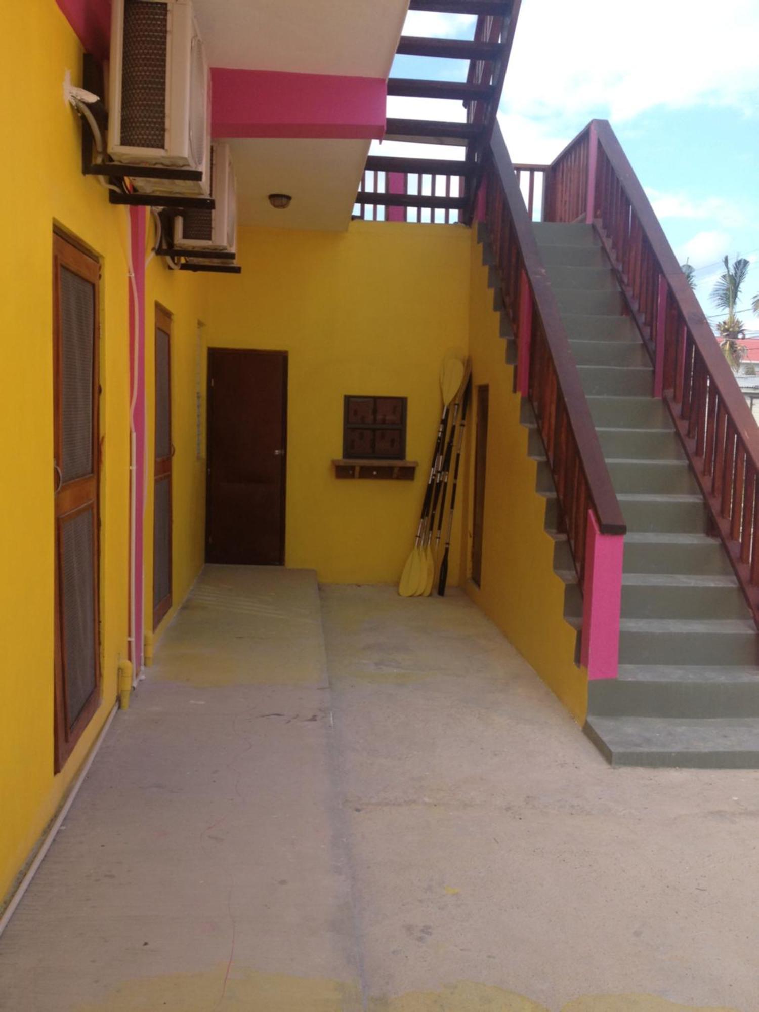 Travellers Palm Backpackers Hostel Caye Caulker Exterior foto
